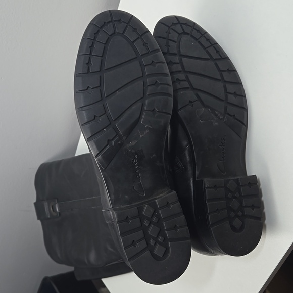 Clarks Tall Leather Zippered Black Boots - Picture 8 of 12